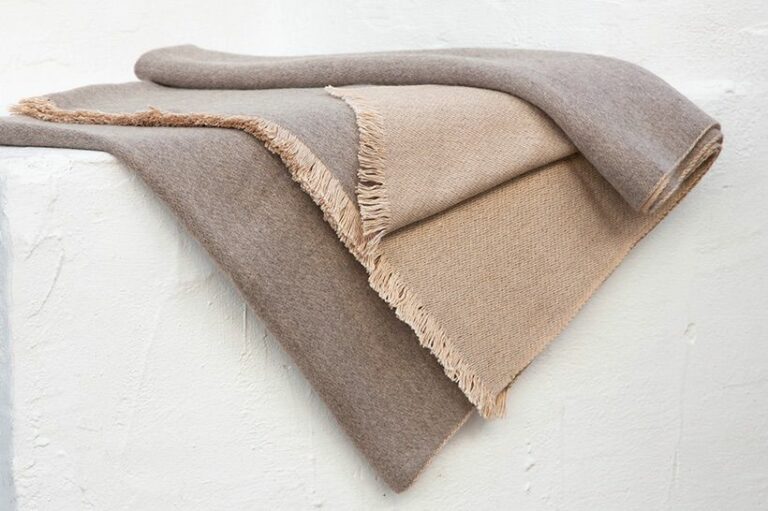 blanket cashmere taupe natural 01